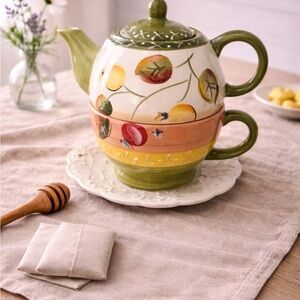 Hand-Painted teapot and cup set